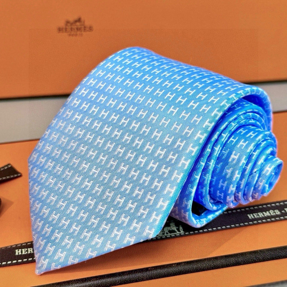 Hermes Style Men's H Pattern Woven Silk Tie